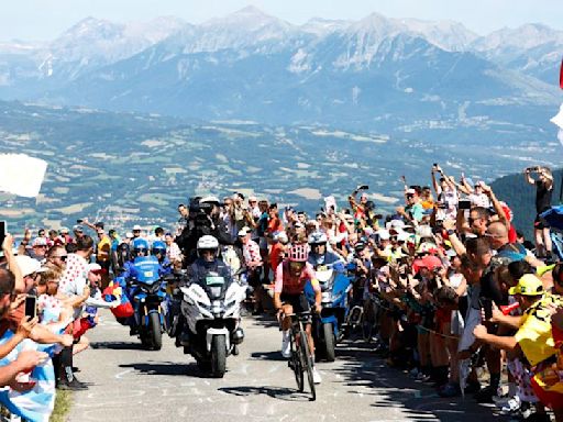 Carapaz anota solitaria victoria en etapa 17 del Tour de Francia y Pogacar mantiene liderato