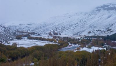 Iba por una hermosa ruta de la Patagonia, empezó a nevar y filmó esta maravilla en el norte de Neuquén