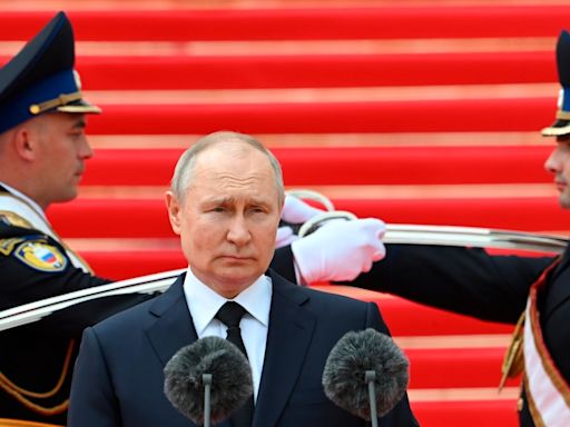 Putin quer negociar trégua com a Ucrânia nas linhas atuais do campo de batalha, diz agência