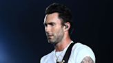 Adam Levine nega ter traído esposa após quatro acusações