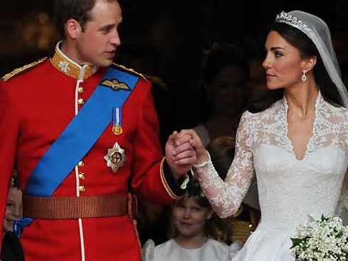 Príncipe William e Kate Middleton compartilham foto de casamento e assustam internautas