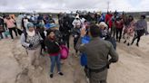 La Jornada: Bajo control de cárteles, el flujo a EU de migrantes irregulares: Border Patrol