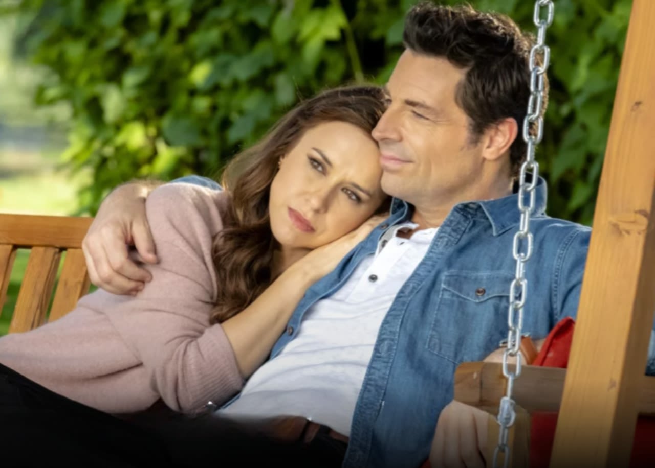 How to watch Hallmark’s ‘His & Hers’ movie premiere, starring Lacey Chabert and Brennan Elliott