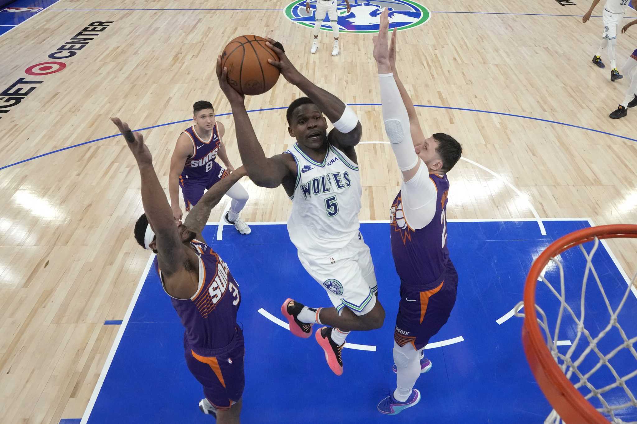 Timberwolves take 2-0 lead on Suns