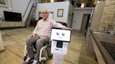 La vida con 'Fermín': el primer robot del proyecto ‘Vivir en casa’ en Málaga