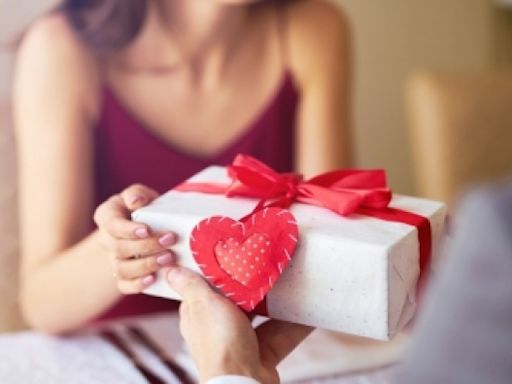 Dia dos Namorados: mais da metade dos consumidores pretendem comprar presentes