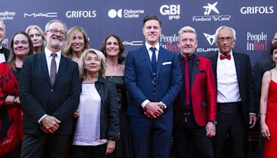 Ter Stegen, Marc Bartra, Dulceida, Serrat y Rozalen, en la 'Gala People in Red'