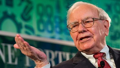 Why Warren Buffett Loves Compound Interest: The ‘8th Wonder of the World’?