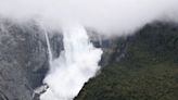 Tourist films moment glacier on 200-metre mountain collapses