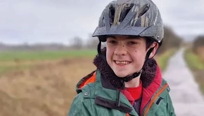 La historia de Oran Knowlson, el niño británico de 13 años que recibió el primer implante cerebral diseñado específicamente para controlar crisis epilépticas