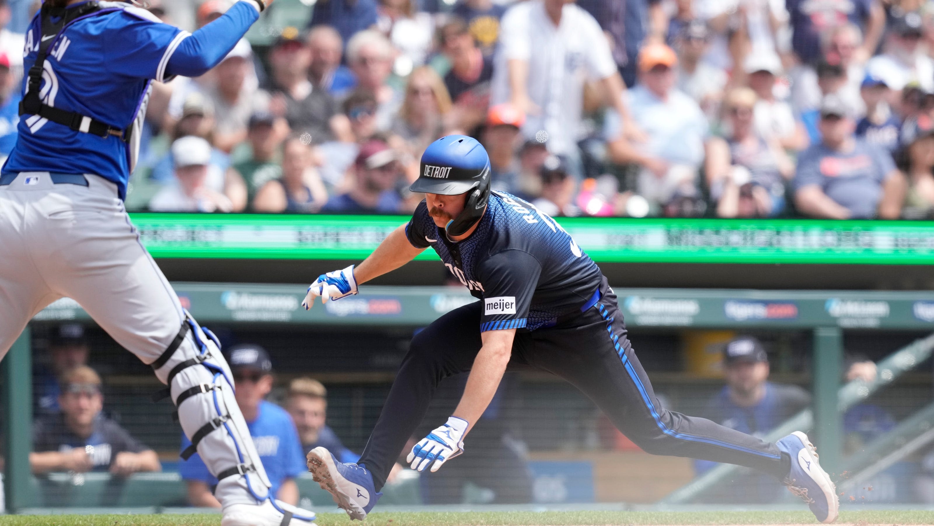 Matt Vierling, Tigers walk off Blue Jays in slugfest