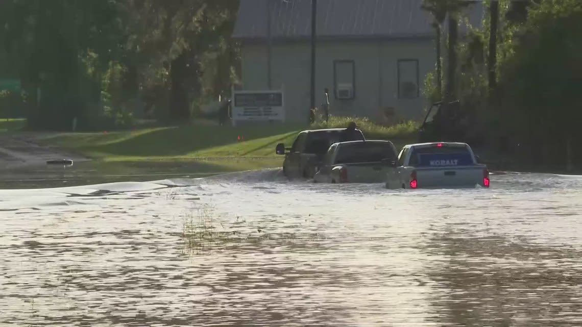 Residents rush to leave flooded areas after Polk County issues mandatory evacuation along Trinity River due to rainfall