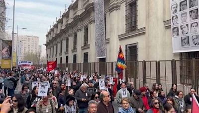 Multitudinaria marcha recuerda a víctimas de la dictadura en Chile - Noticias Prensa Latina