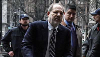 Hospitalizan a Harvey Weinstein después de la anulación de su condena por violación