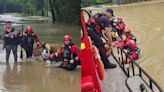 Así avanza el rescate de personas y animales durante las inundaciones al norte del condado Harris