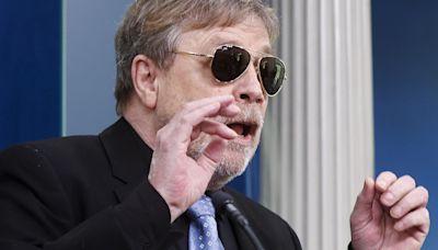 Mark Hamill se reúne en la Casa Blanca con Biden, al que llama 'Joe-B-Wan Kenobi'