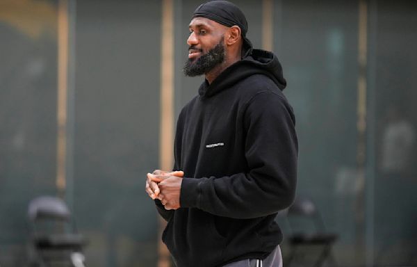 LeBron James agrees to a 2-year extension with Lakers: AP source