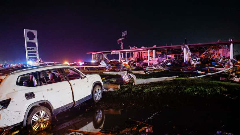 Late-night tornado kills at least 5, hurts many, destroys homes, Cooke County sheriff says