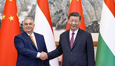 Xi recebe Orbán em Pequim e defende canal de diálogo entre Rússia e Ucrânia