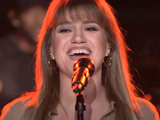 Watch Kelly Clarkson have a breakdown while trying to sing Jon Bon Jovi's 'Blaze of Glory': 'Ahh f---!'