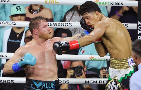 Canelo Alvarez drops, beats overmatched Jaime Munguia to retain 168-pound title