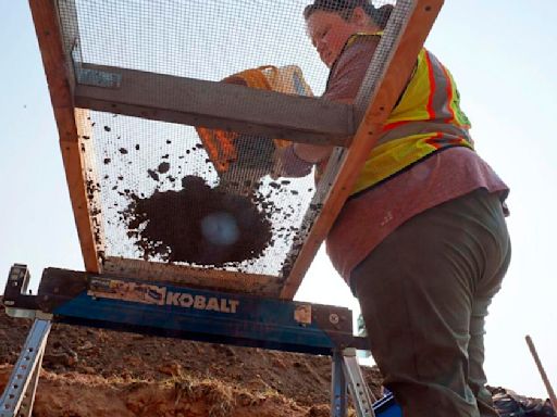 Archaeologists dig up St. Louis-area town, hope to get its history on the map