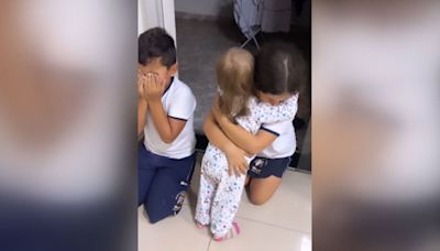 La historia detrás del emotivo abrazo de tres hermanos: el cáncer de la pequeña, de dos años, les cambió la vida