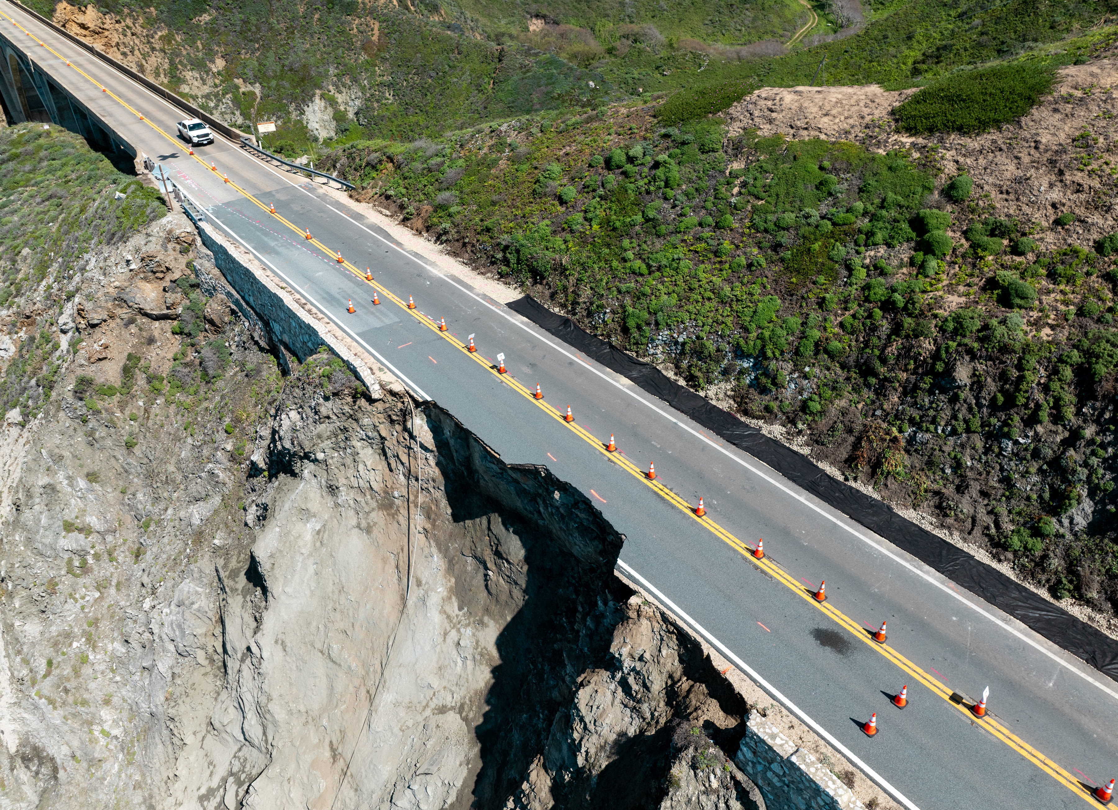 Seeking federal aid, Gov. Newsom signs emergency proclamation for Topanga Canyon Boulevard