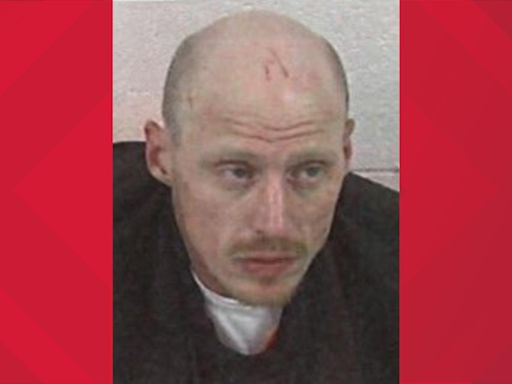 Police searching for prisoner who escaped at Wright City rest stop while en route to North Carolina