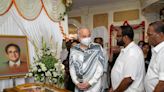 Perak’s Sultan Nazrin pays last respects to Samy Vellu in KL