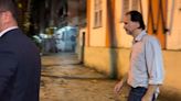 Ex-motorista e marido de socialite presta depoimento por mais de sete horas em delegacia de Copacabana