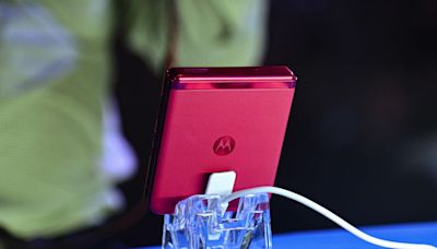 Motorola Rolls Out New Android Feature Boost To Razr Users