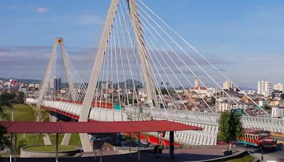 Otro hombre se arrojó al vacío desde el Viaducto César Gaviria en Pereira: testigos lo intentaron ayudar