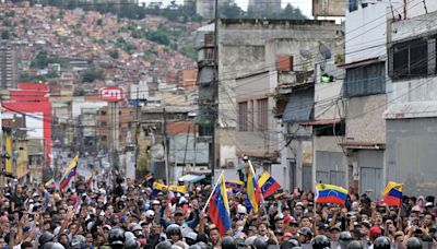 Ao menos três morrem e 44 ficam feridos durante protestos na Venezuela; novos atos são esperados hoje