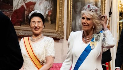 Analizamos lo que cuentan las joyas que la reina Camilla y la emperatriz Masako llevaron en Buckingham