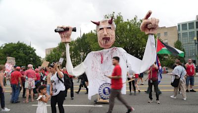 Maggots at the Watergate, interns fight Congress: Netanyahu DC visit met with protests