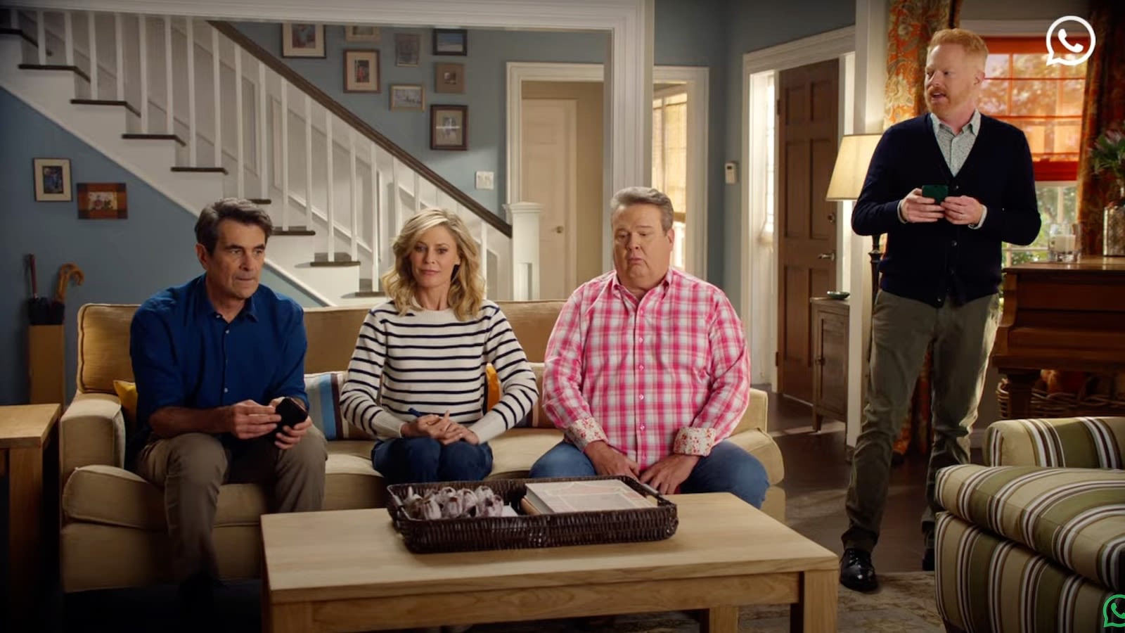 'Modern Family' cast reunites in funny new advertisement