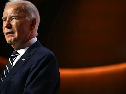 Joe Biden Tells Hillary Clinton 'I Love You' After Being Trapped By Wife Jill Biden