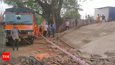 Jharkhand multi-story building collapse: 3 killed, many feared trapped, rescue operation underway | Ranchi News - Times of India