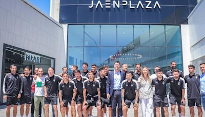 El Real Jaén visita el Jaén Plaza para cargar el ánimo de cara al play-off