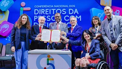 Lula assina decreto que cria sistema de emissão de carteira nacional da pessoa com TEA