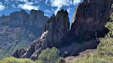 Un hombre y su hijastro adolescente mueren mientras hacían senderismo en el Parque Nacional Big Bend, según las autoridades