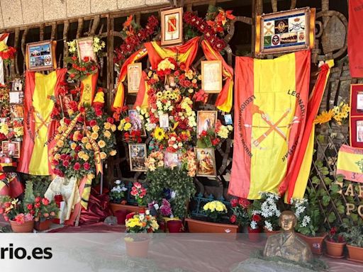 Un altar para Franco en suelo público: el culto al dictador que pervive ante su tumba