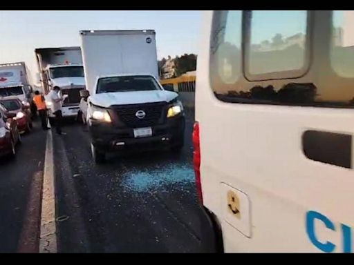 Choque múltiple en la Autopista México-Puebla genera caos vial