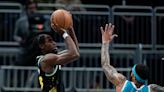 Pacers cortan racha de 4 derrotas; apalean 144-113 a Hornets