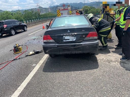 國6東草屯段死亡車禍 轎車自撞外側護欄！57歲駕駛傷重不治｜壹蘋新聞網