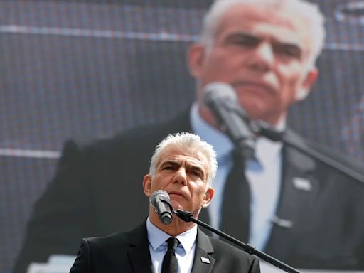 El líder opositor Yair Lapid culpa a Netanyahu por la amenaza de Biden con dejar de suministrar armas