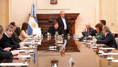 Javier Milei reunió al Gabinete completo en medio de la tensión cambiaria