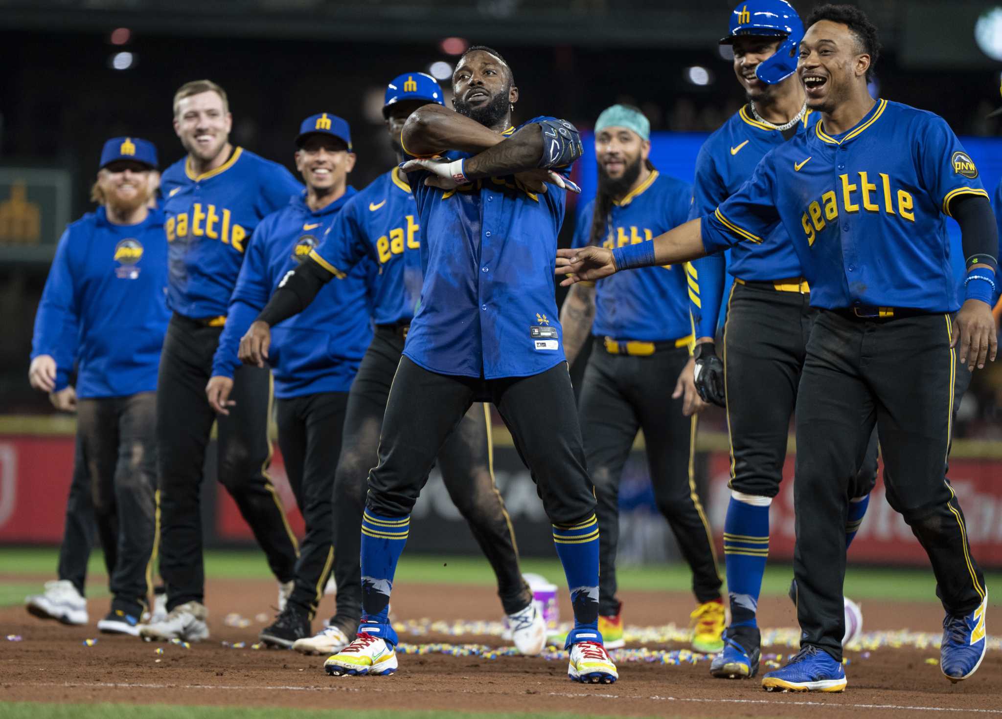 Randy Arozarena drives in winning run in 9th, Mariners beat Rangers 5-4