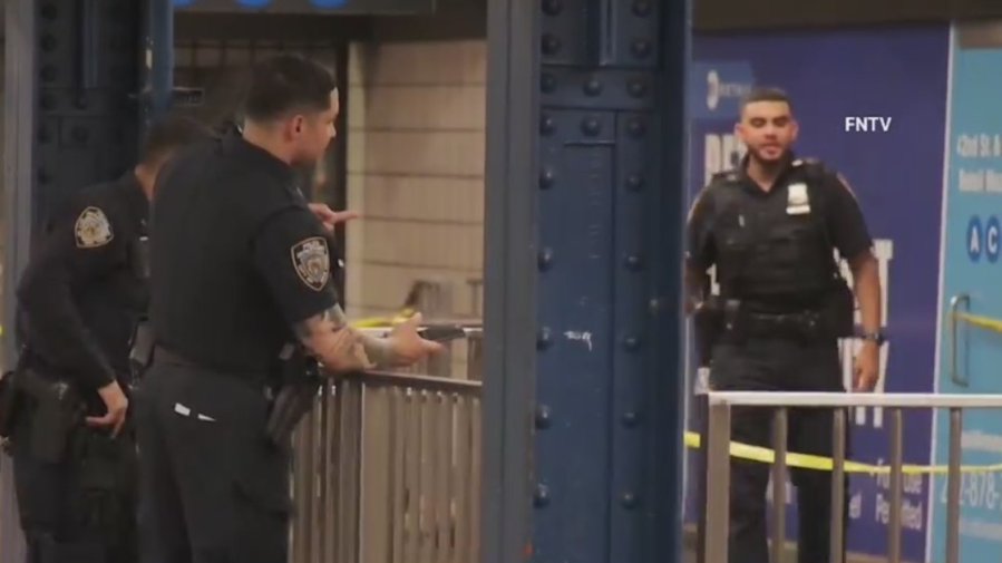 Man stabbed at Port Authority Bus Terminal subway stop; 4 men wanted: sources